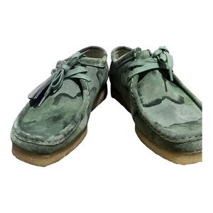 CLARKS WALLABEE IN GREEN CAMO
Size: 10.5